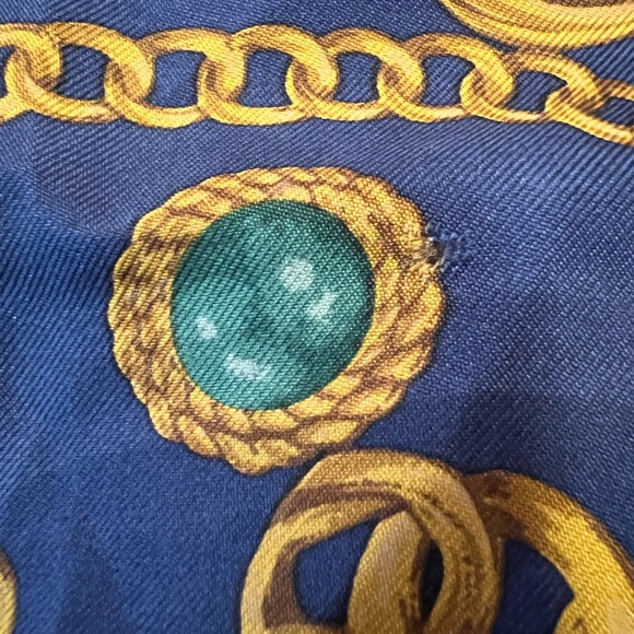 Chanel Vintage Silk Scarf Gold CC Chains - Picture 4 of 4